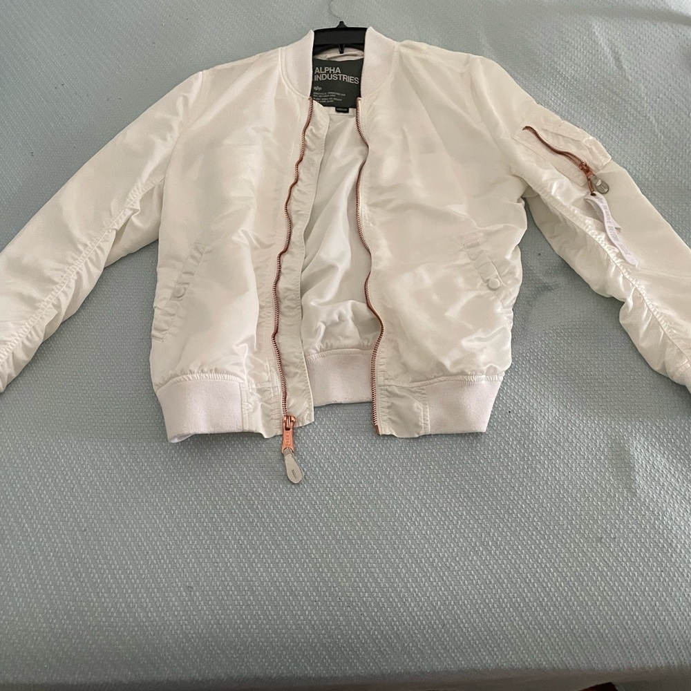 Alpha Industries Classic White Flight Jacket